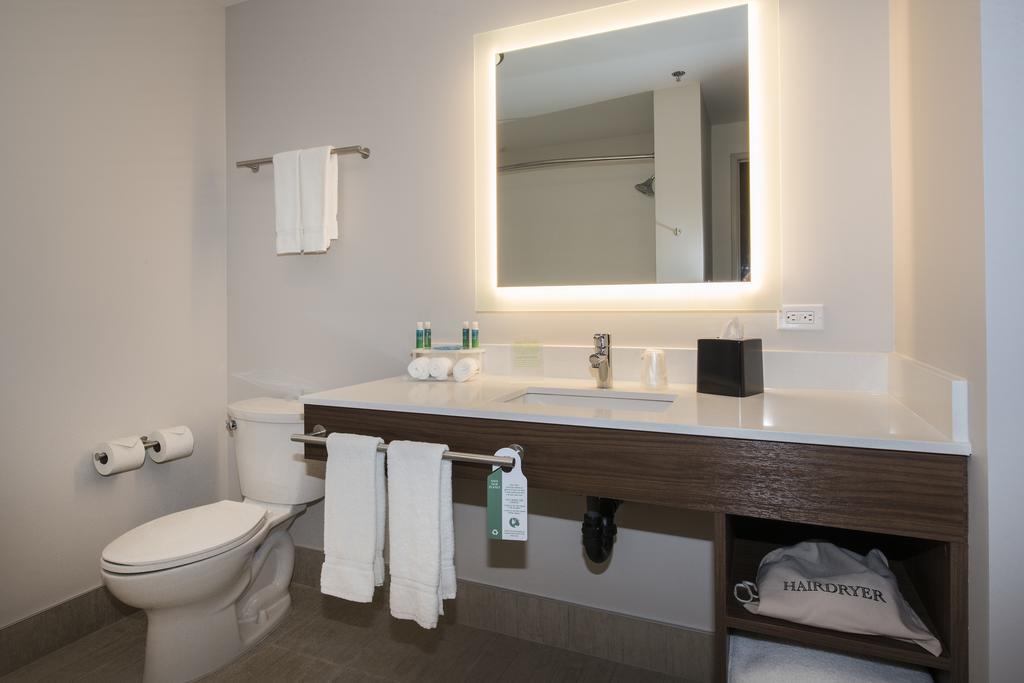 Holiday Inn Express & Suites Victoria-Colwood By Ihg Langford Exteriör bild
